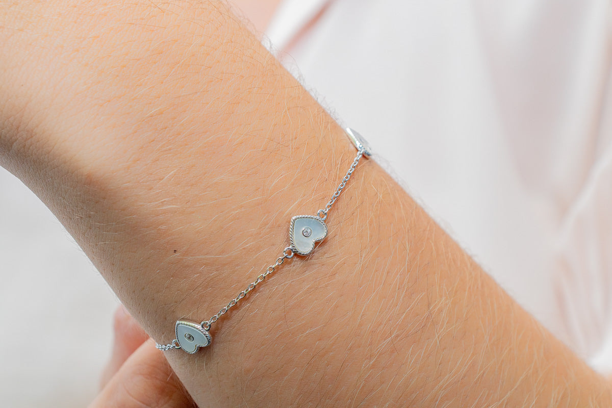 Pulseira Triplo Coração Madreperola